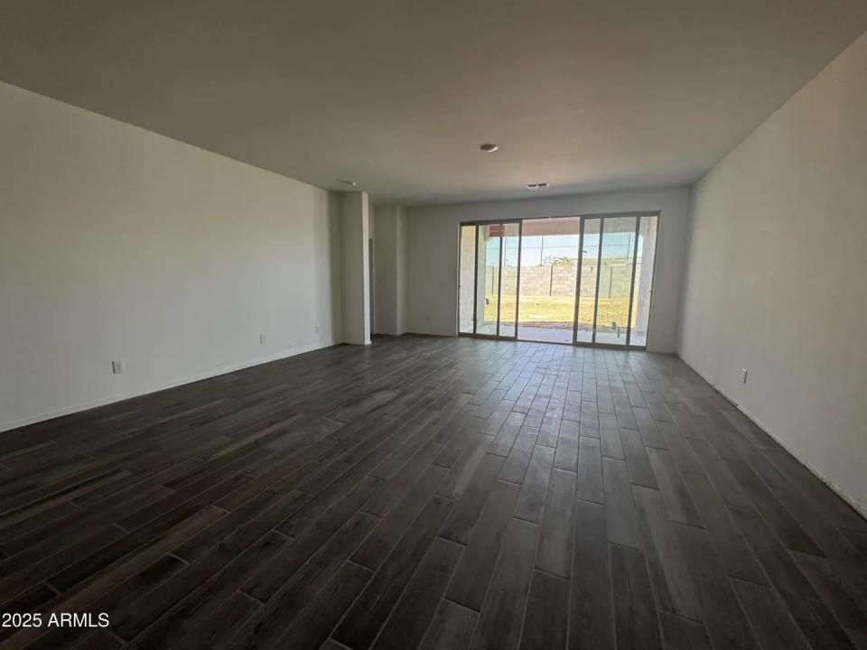Real Estate Picture 5