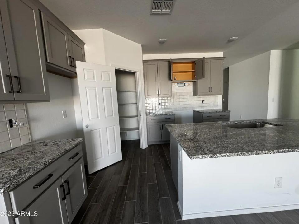 Real Estate Picture 6