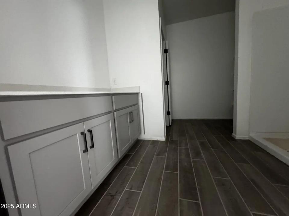 Real Estate Picture 7