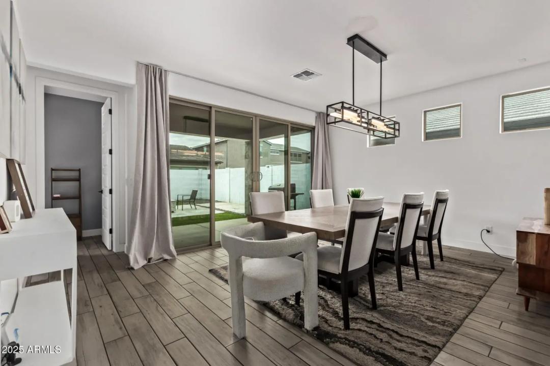 Real Estate Picture 6