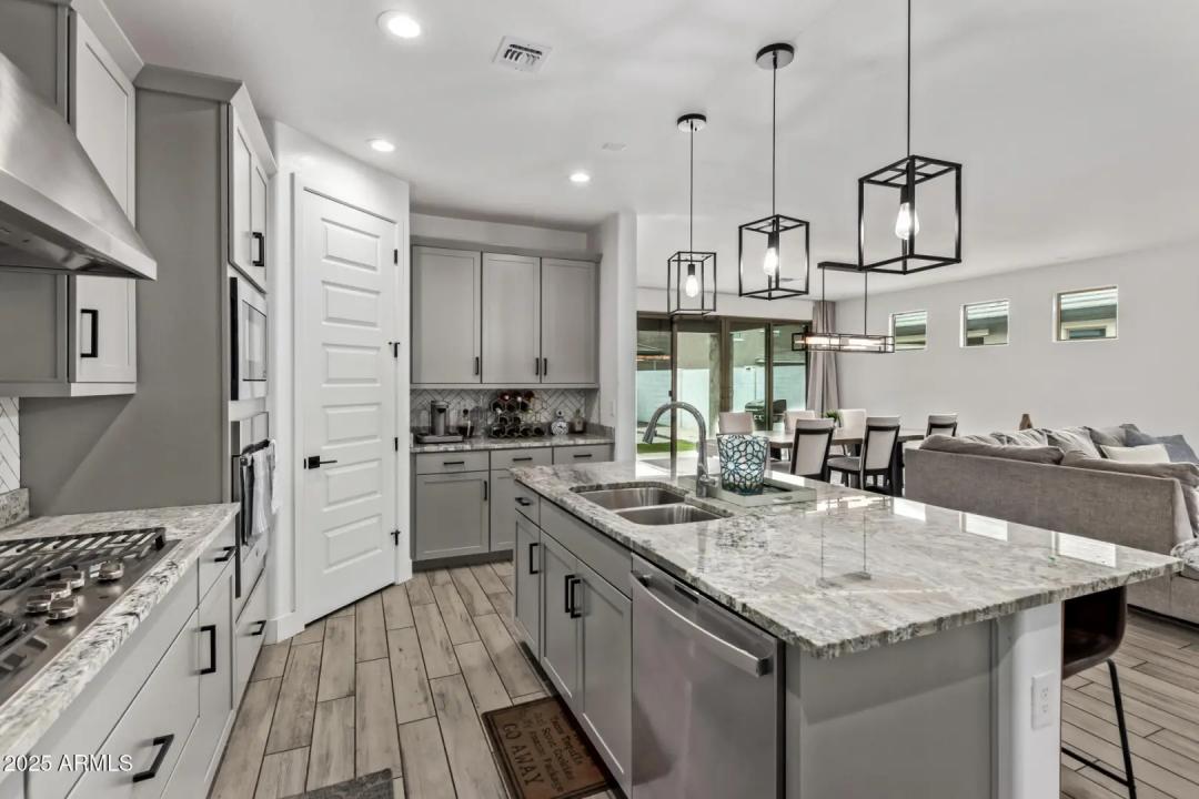 Real Estate Picture 3
