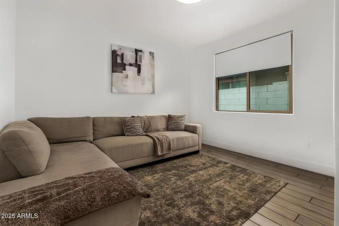 Real Estate Picture 11