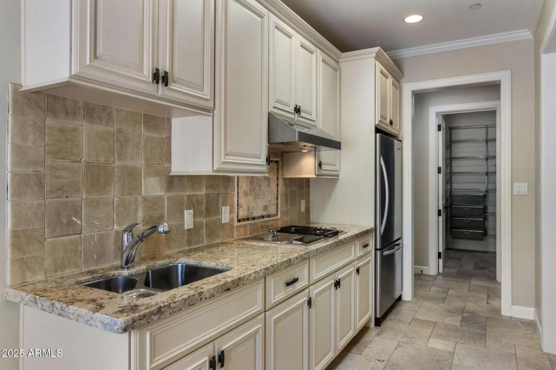 Real Estate Picture 12