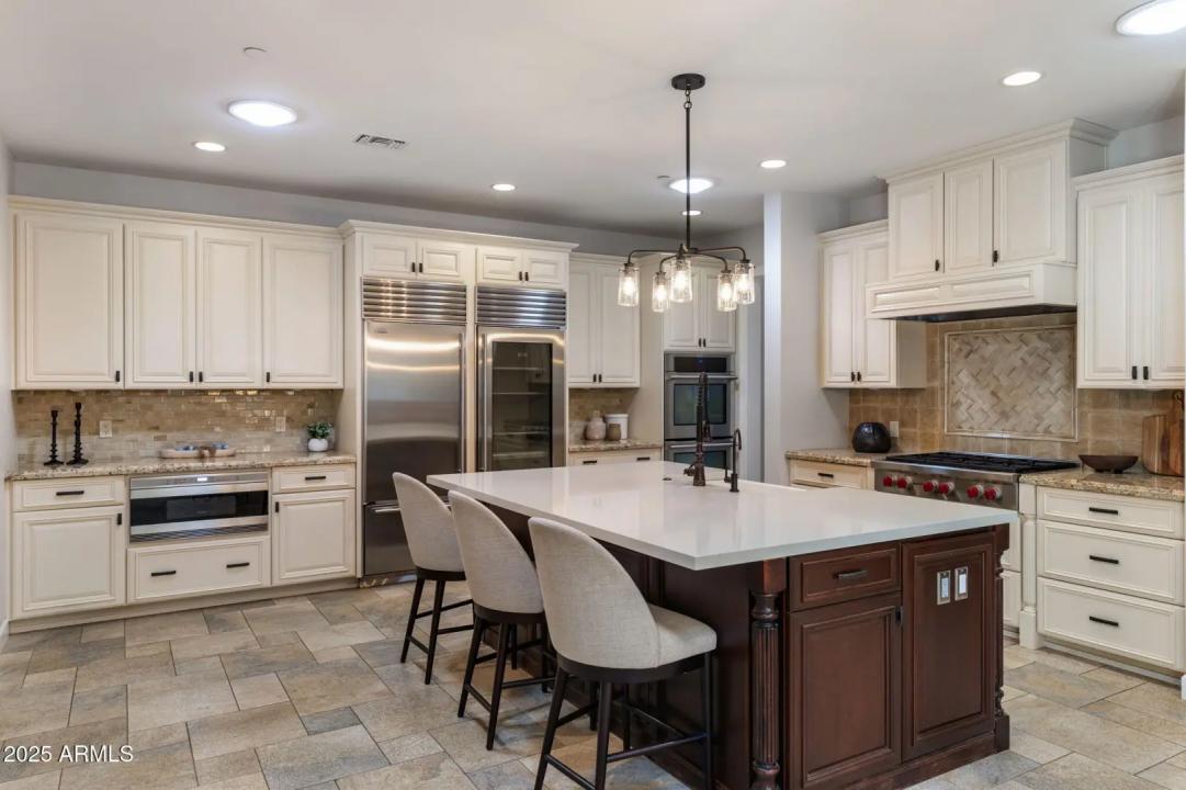 Real Estate Picture 4
