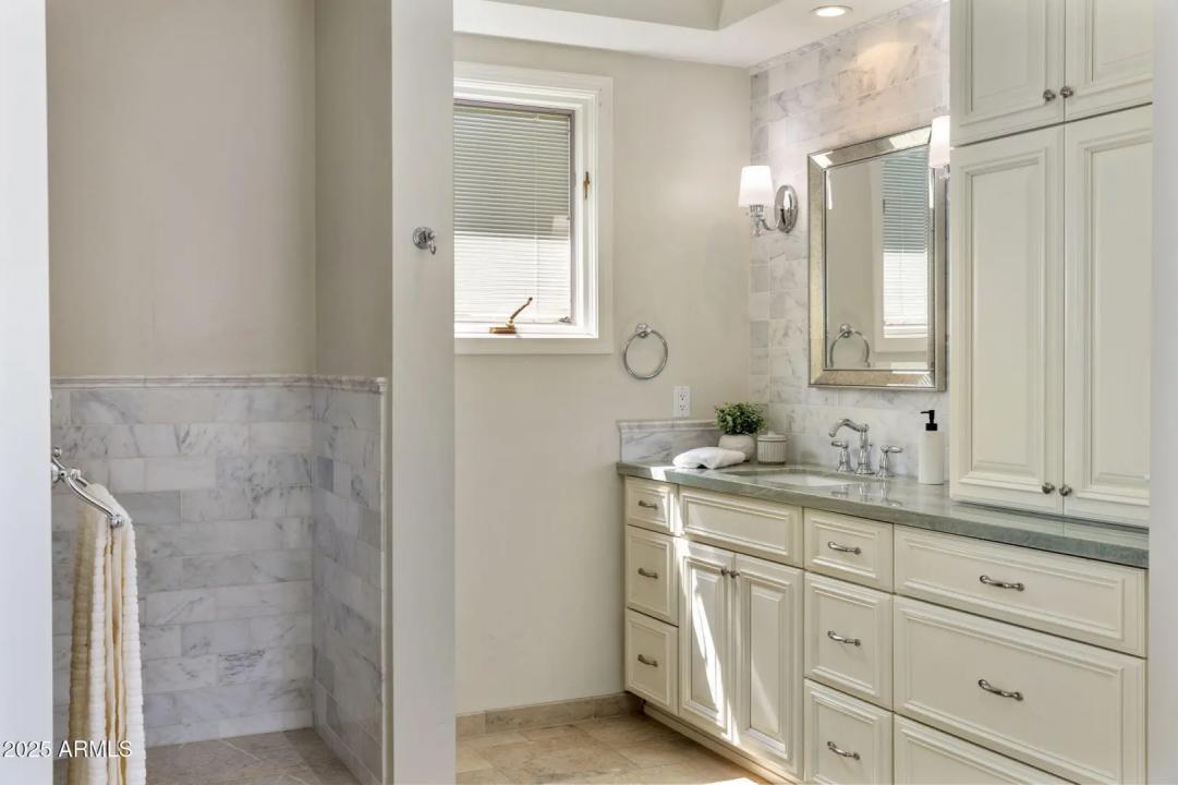 Real Estate Picture 18