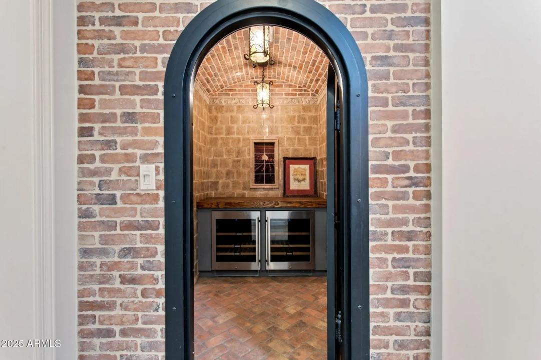 Real Estate Picture 14