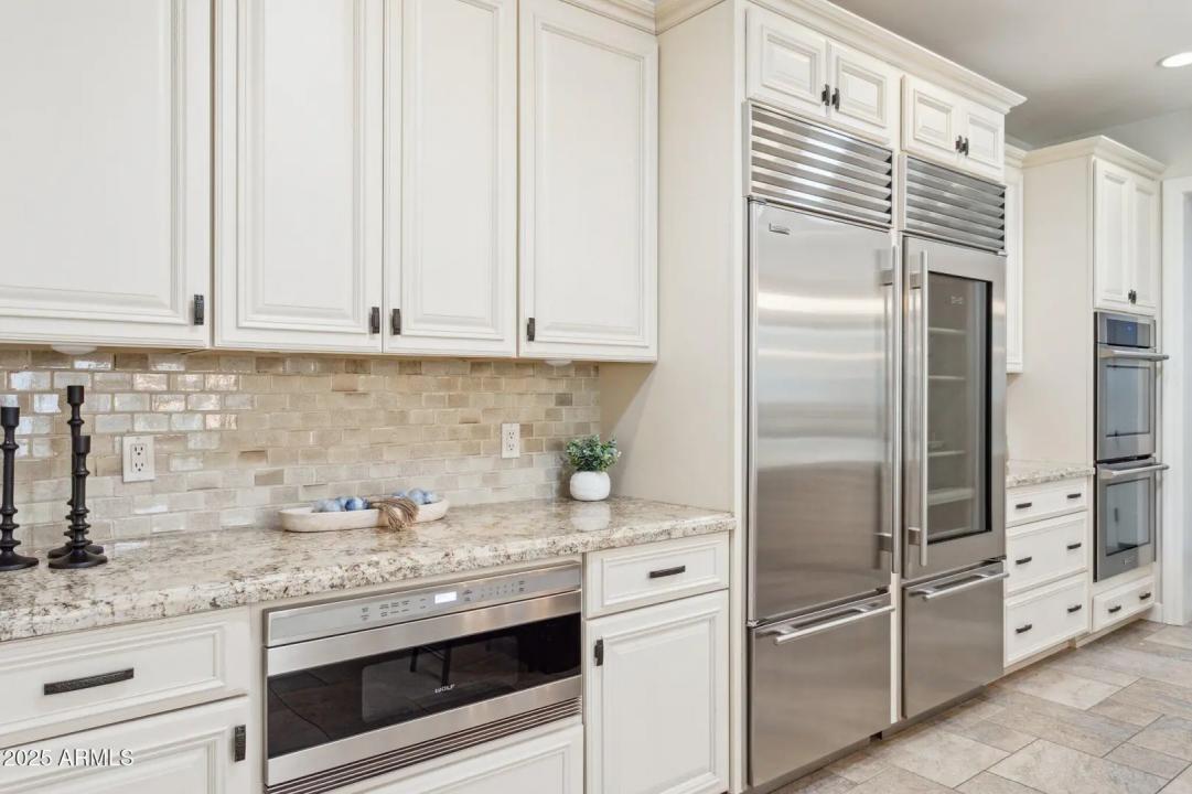 Real Estate Picture 7