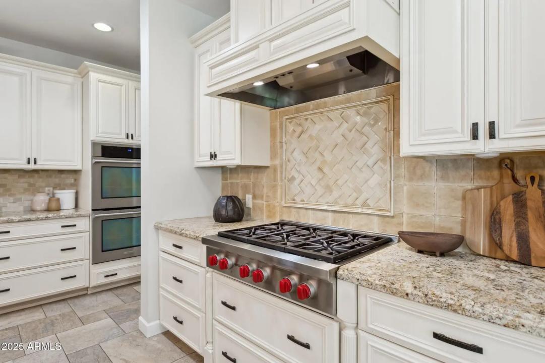 Real Estate Picture 8