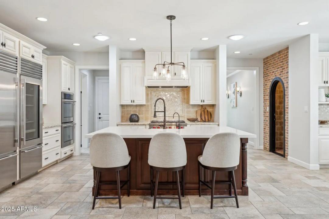 Real Estate Picture 10