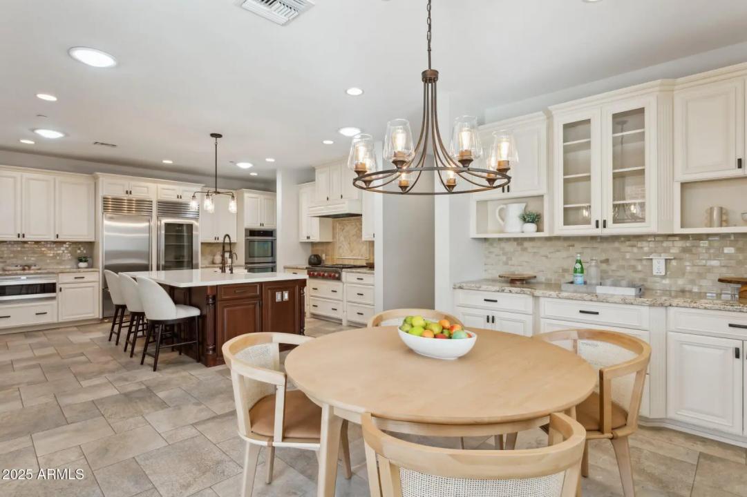 Real Estate Picture 11