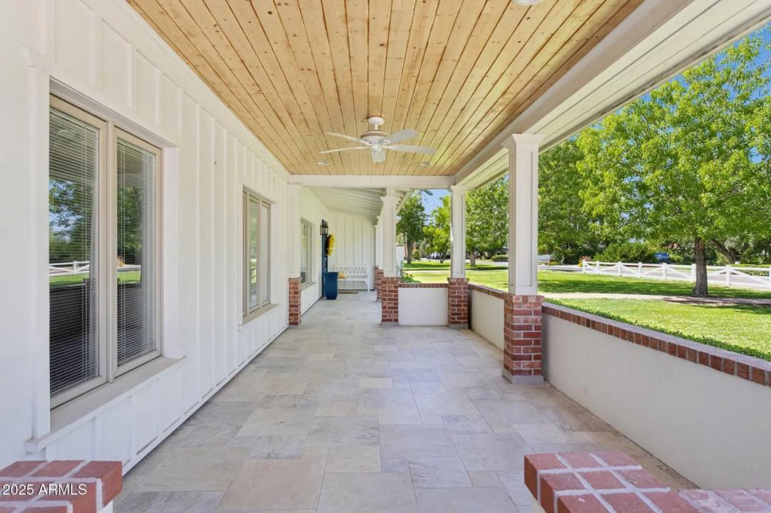 Real Estate Picture 6