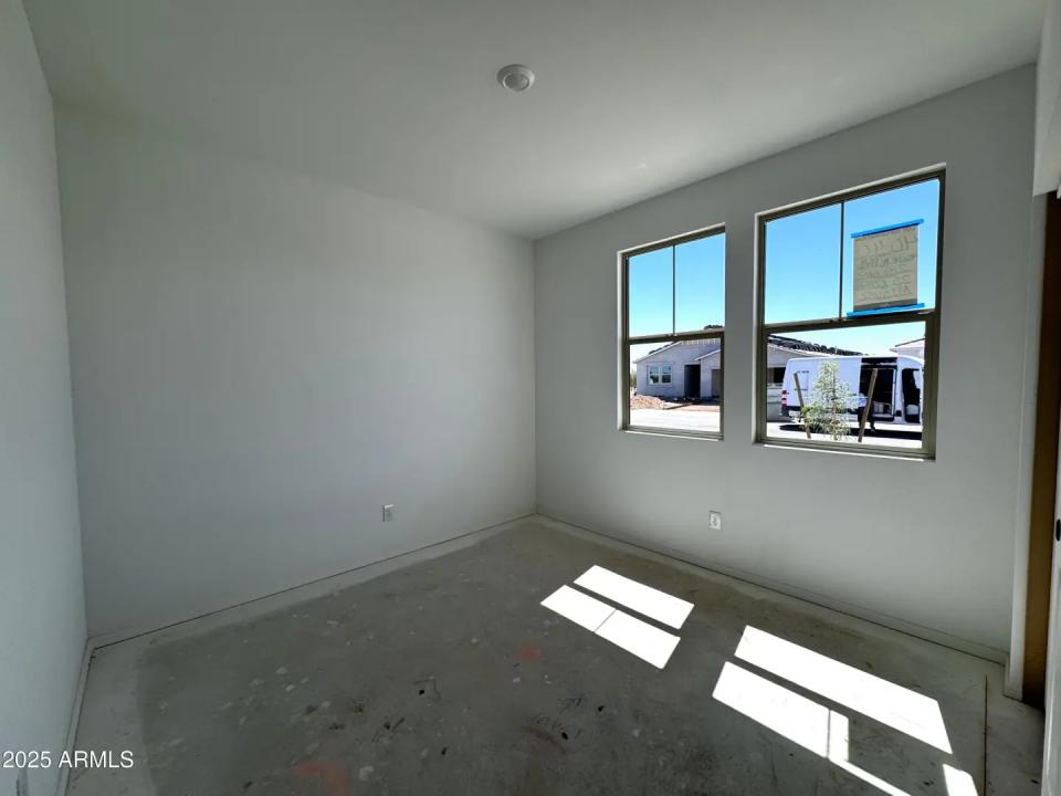 Real Estate Picture 5