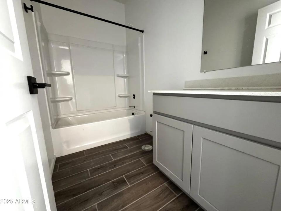 Real Estate Picture 7