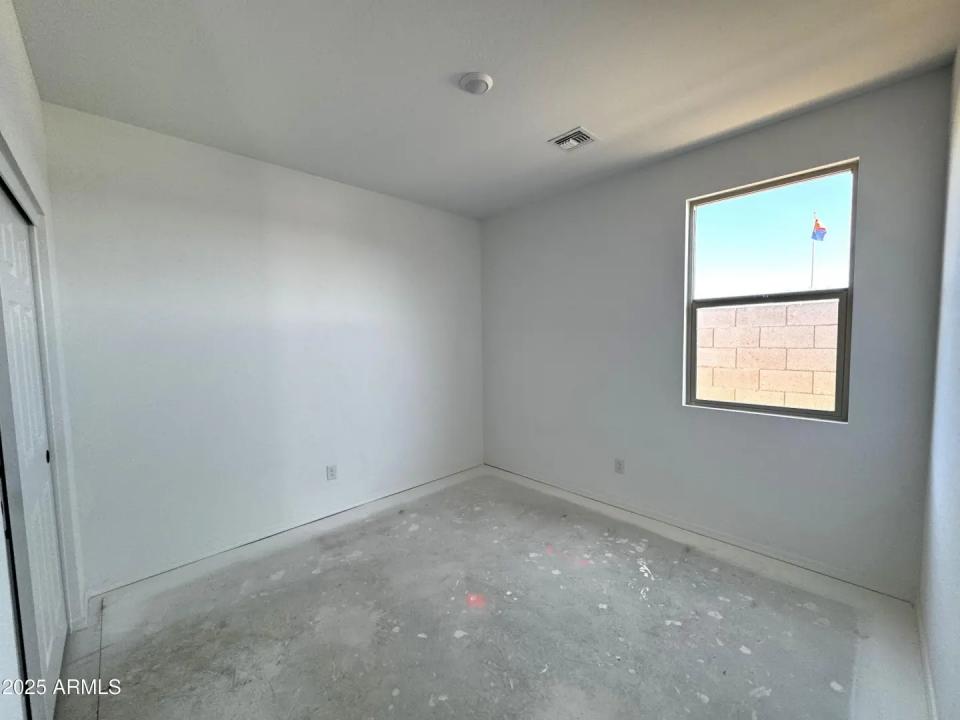 Real Estate Picture 8