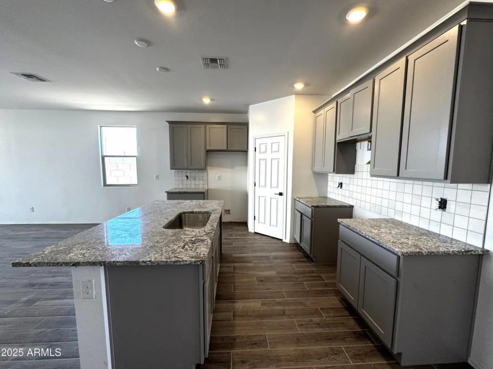 Real Estate Picture 10