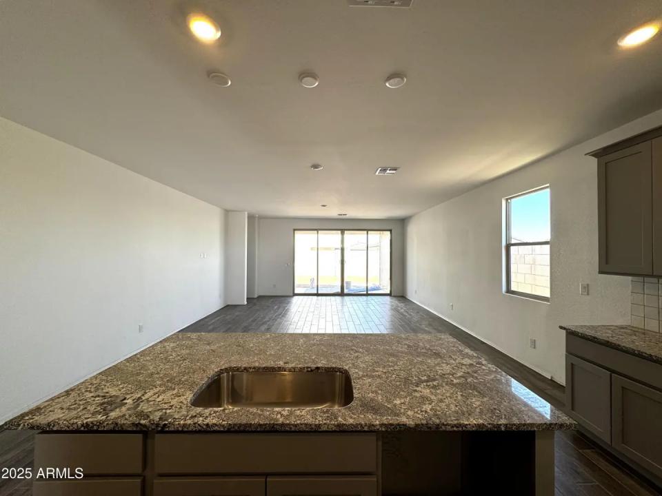 Real Estate Picture 11