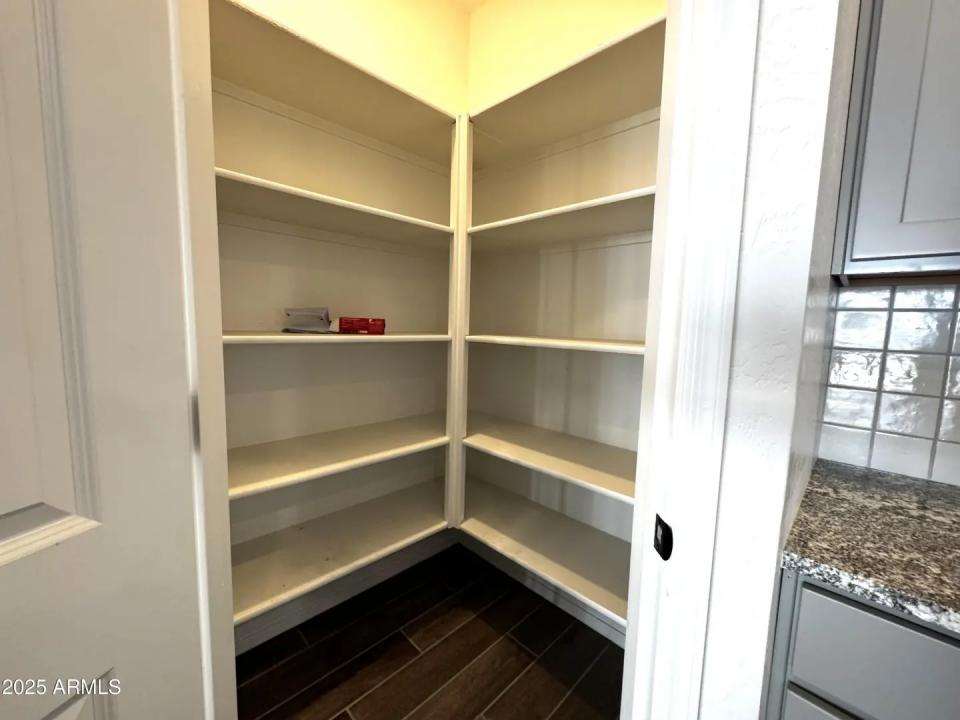 Real Estate Picture 12