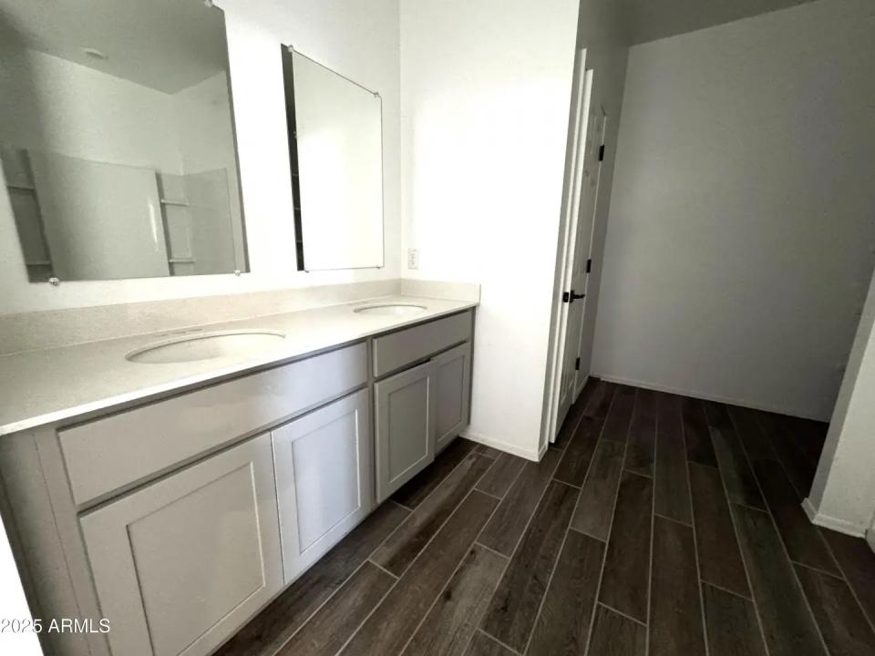 Real Estate Picture 16