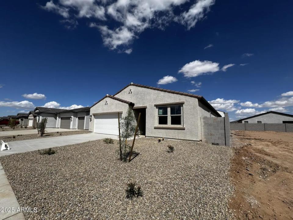 Real Estate Picture 3