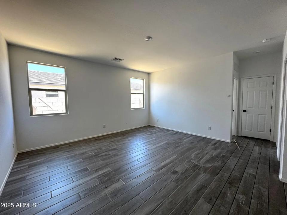 Real Estate Picture 24