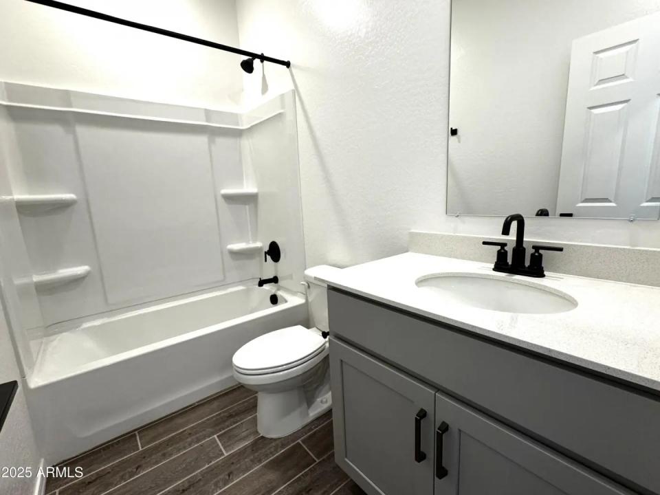 Real Estate Picture 7