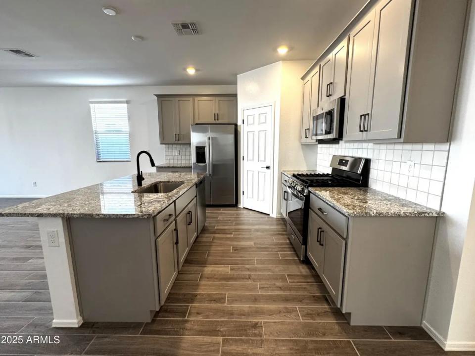 Real Estate Picture 8