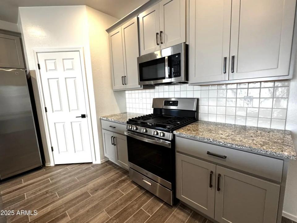 Real Estate Picture 9