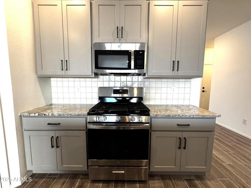 Real Estate Picture 10