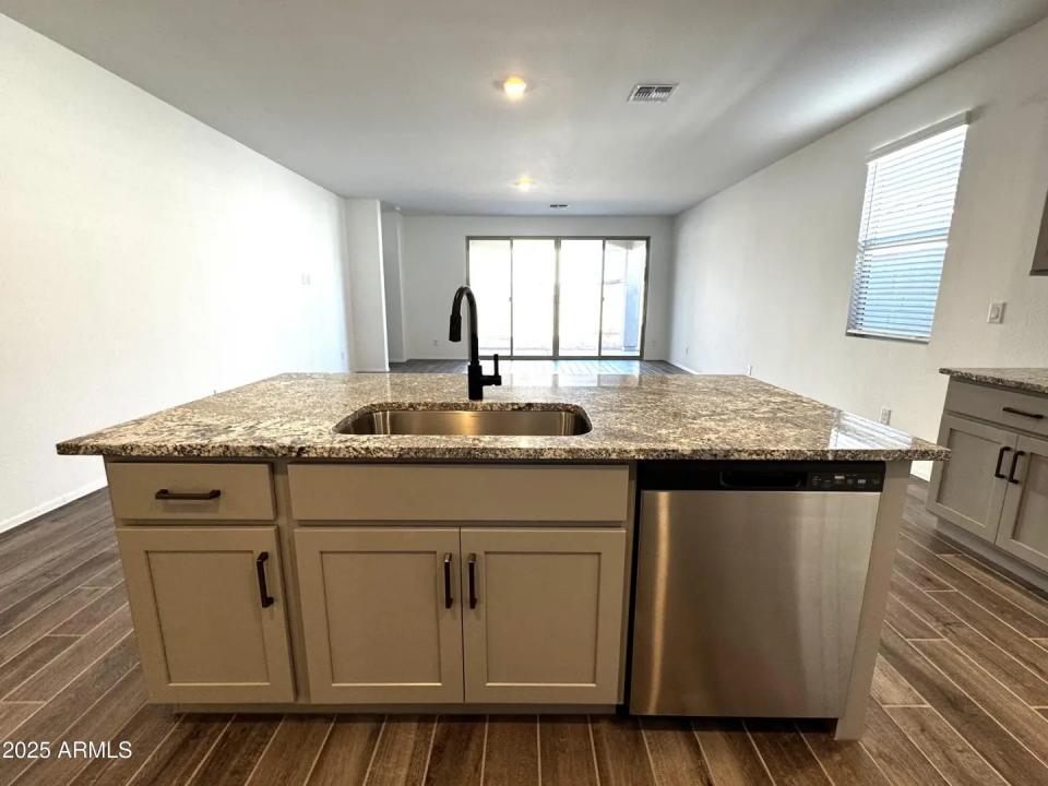 Real Estate Picture 11