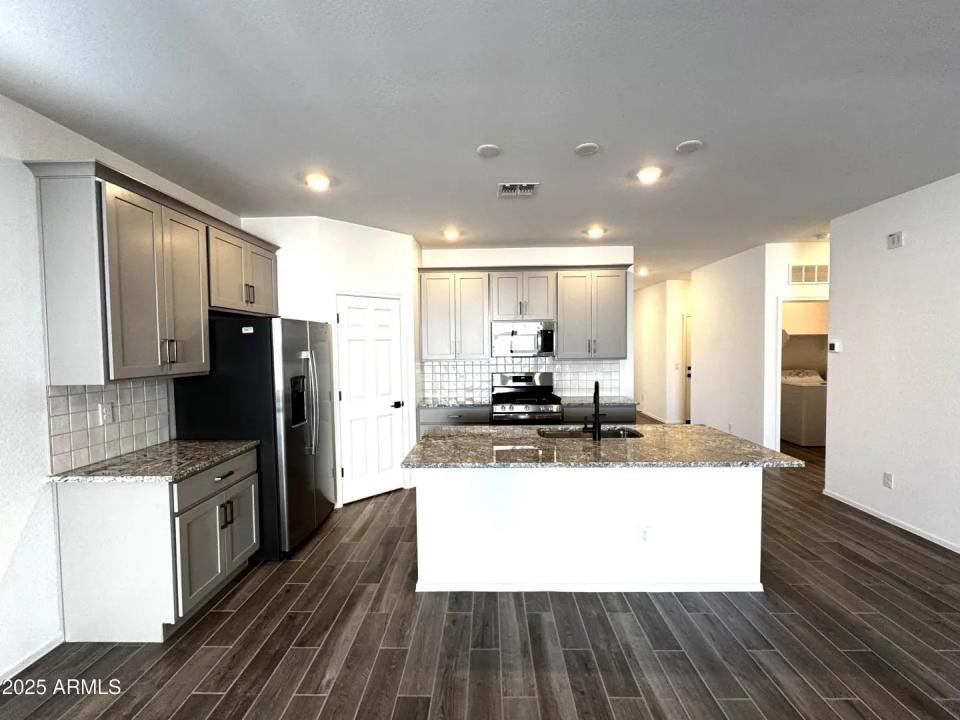 Real Estate Picture 13