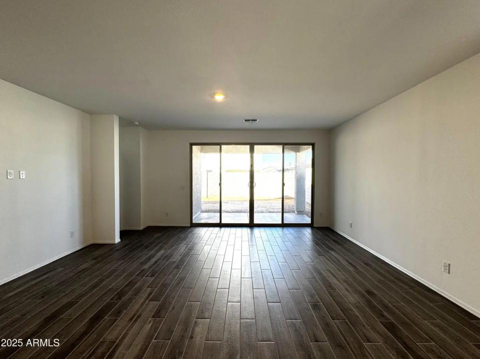 Real Estate Picture 14