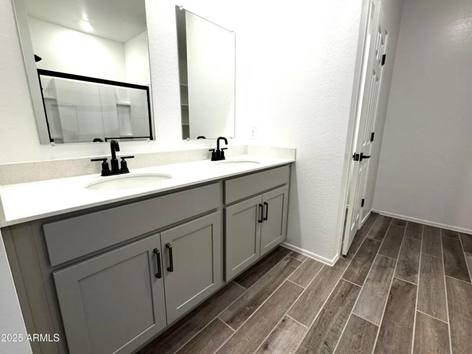 Real Estate Picture 16