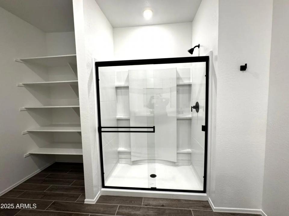 Real Estate Picture 17