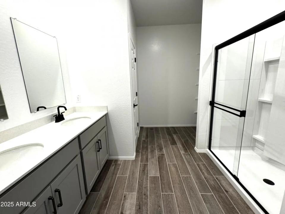 Real Estate Picture 18