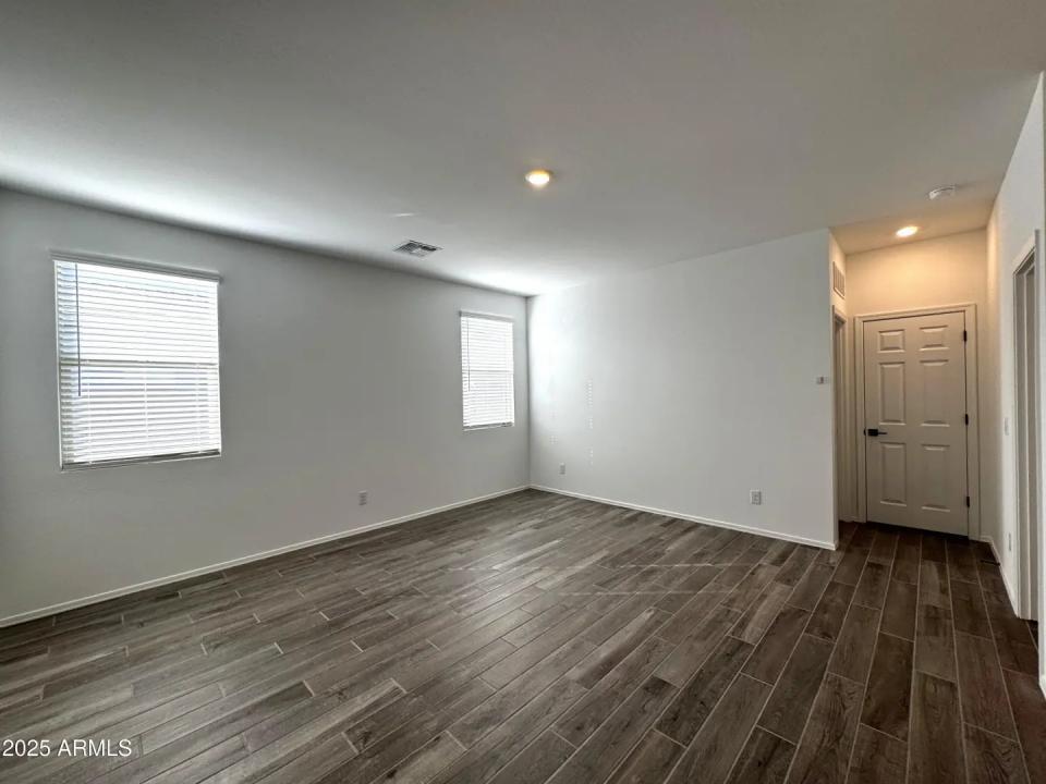 Real Estate Picture 27