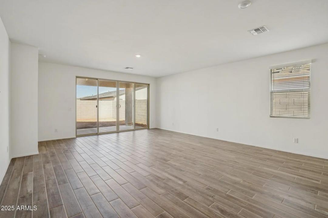 Real Estate Picture 5