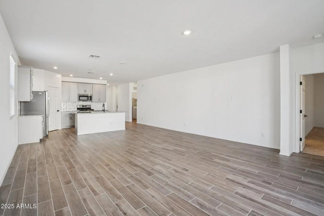 Real Estate Picture 7