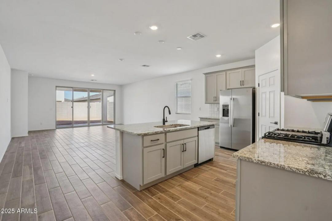 Real Estate Picture 8