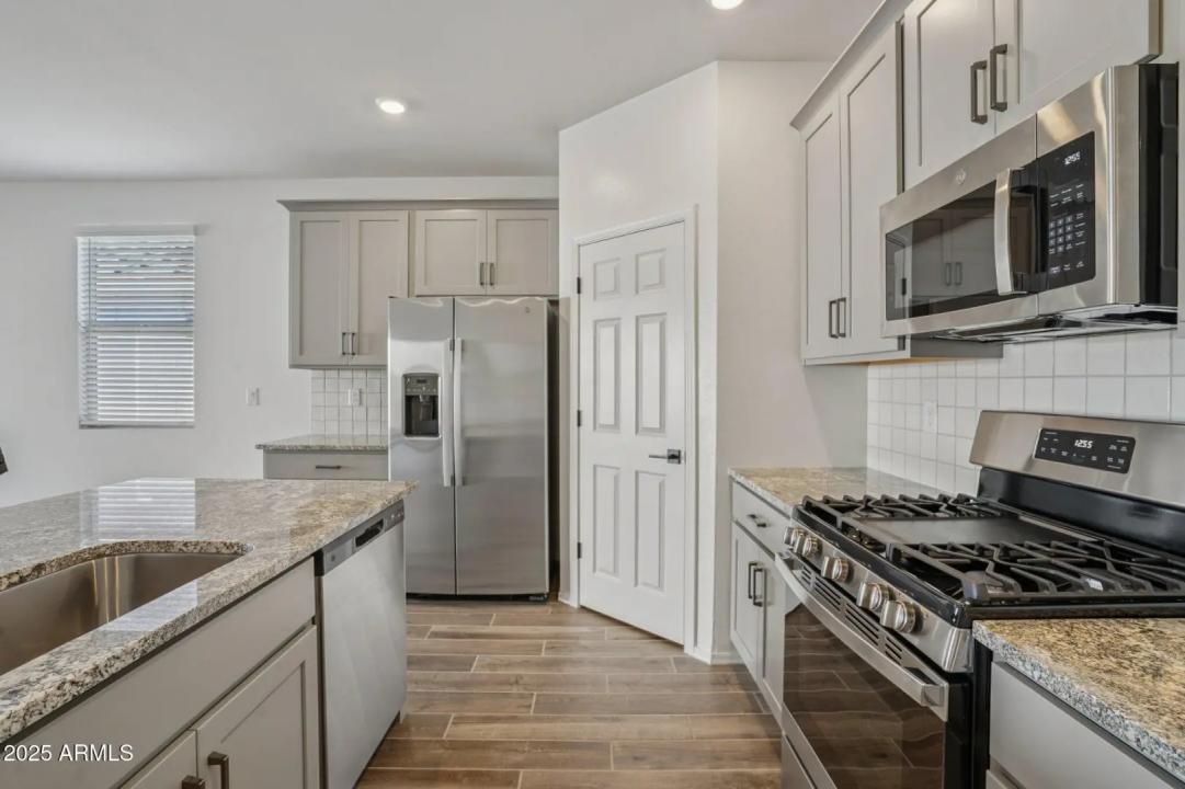 Real Estate Picture 9