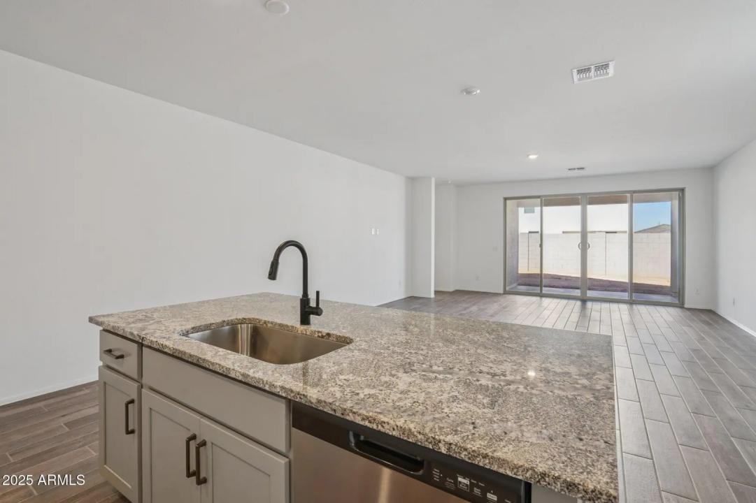 Real Estate Picture 11