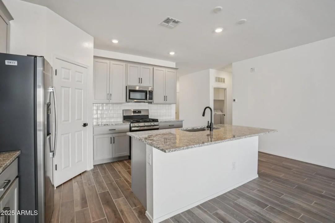 Real Estate Picture 12