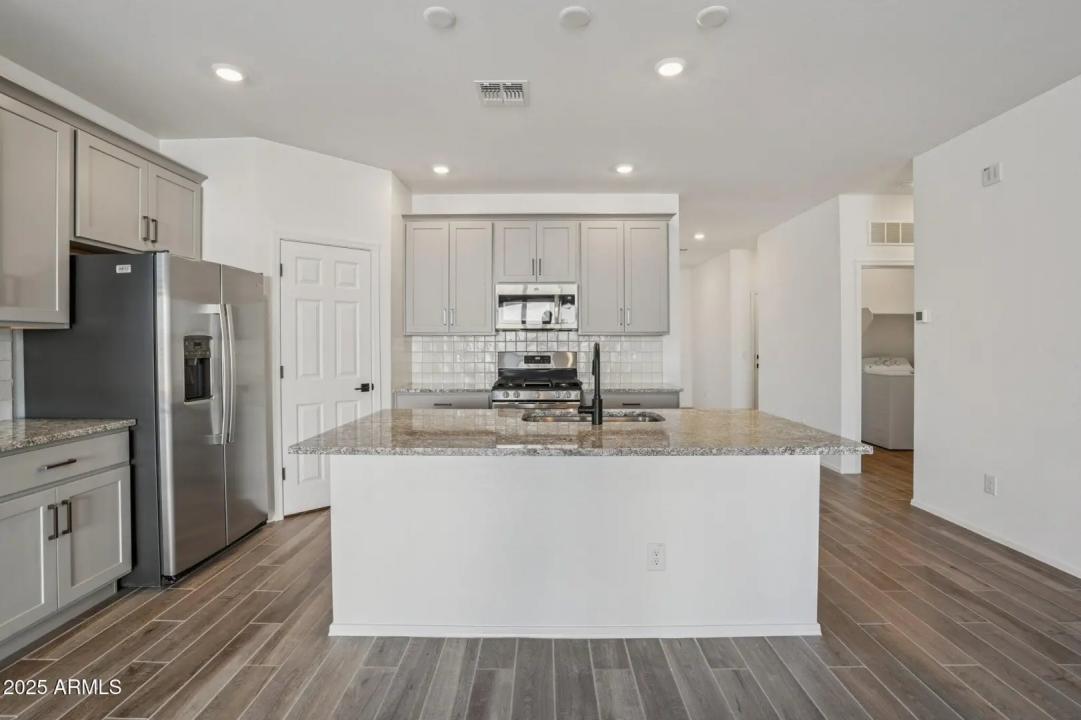 Real Estate Picture 13