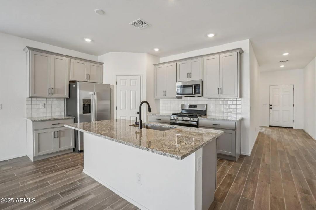 Real Estate Picture 14