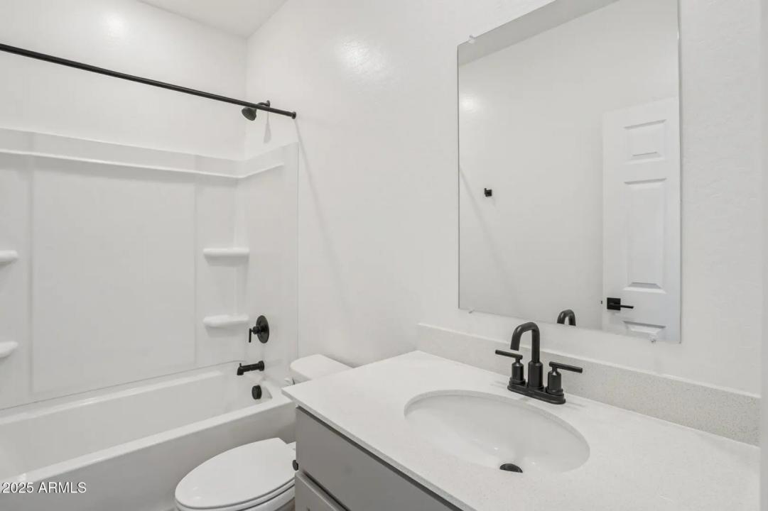 Real Estate Picture 17