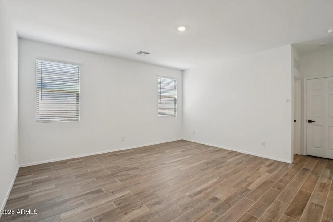 Real Estate Picture 21