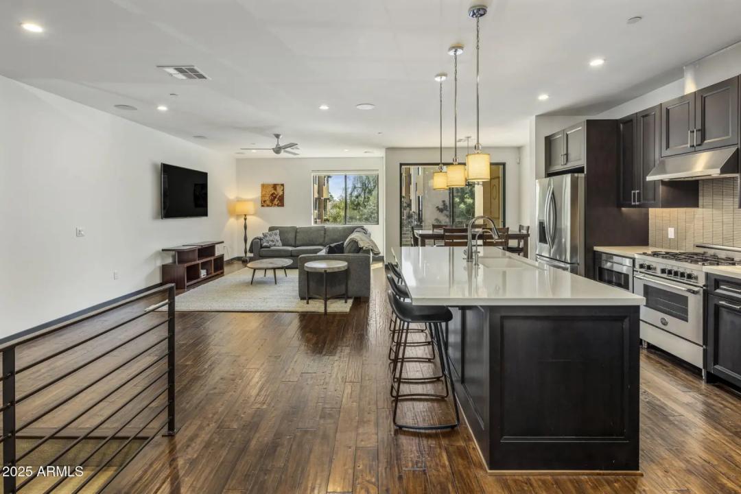 Real Estate Picture 3