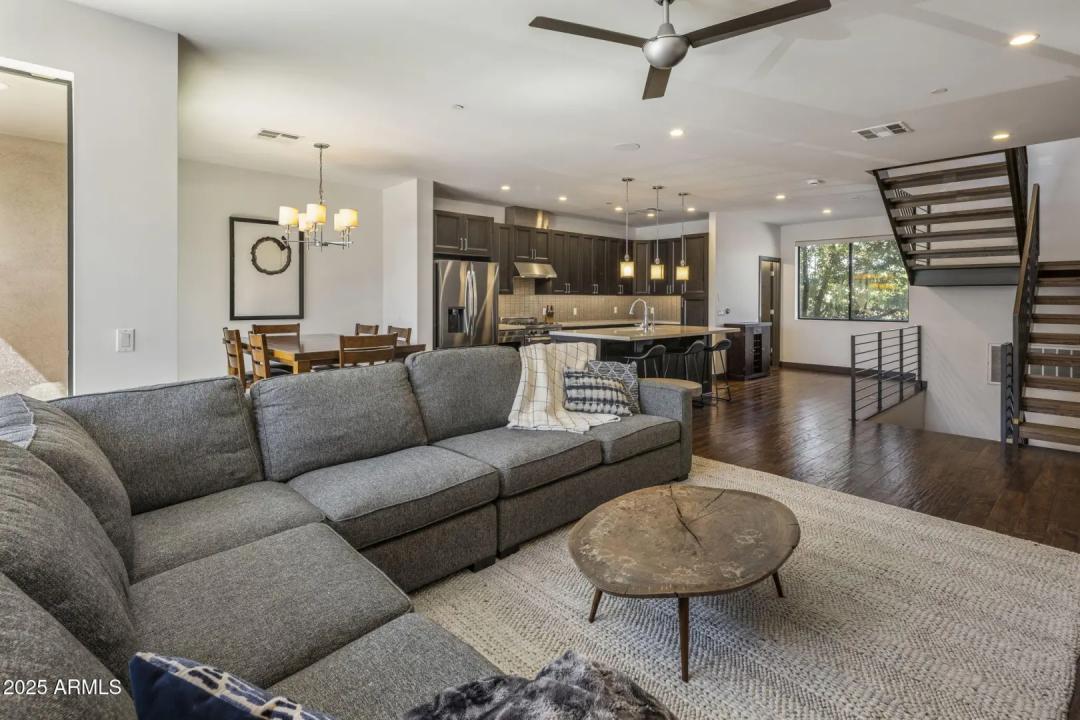 Real Estate Picture 8
