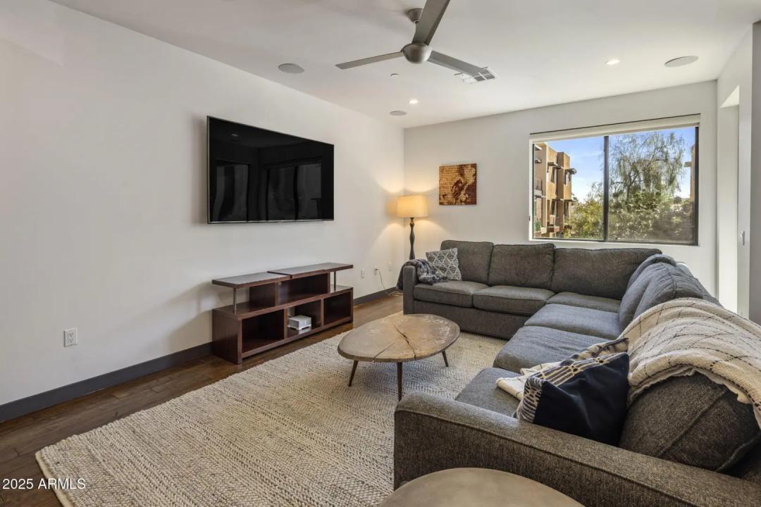 Real Estate Picture 7