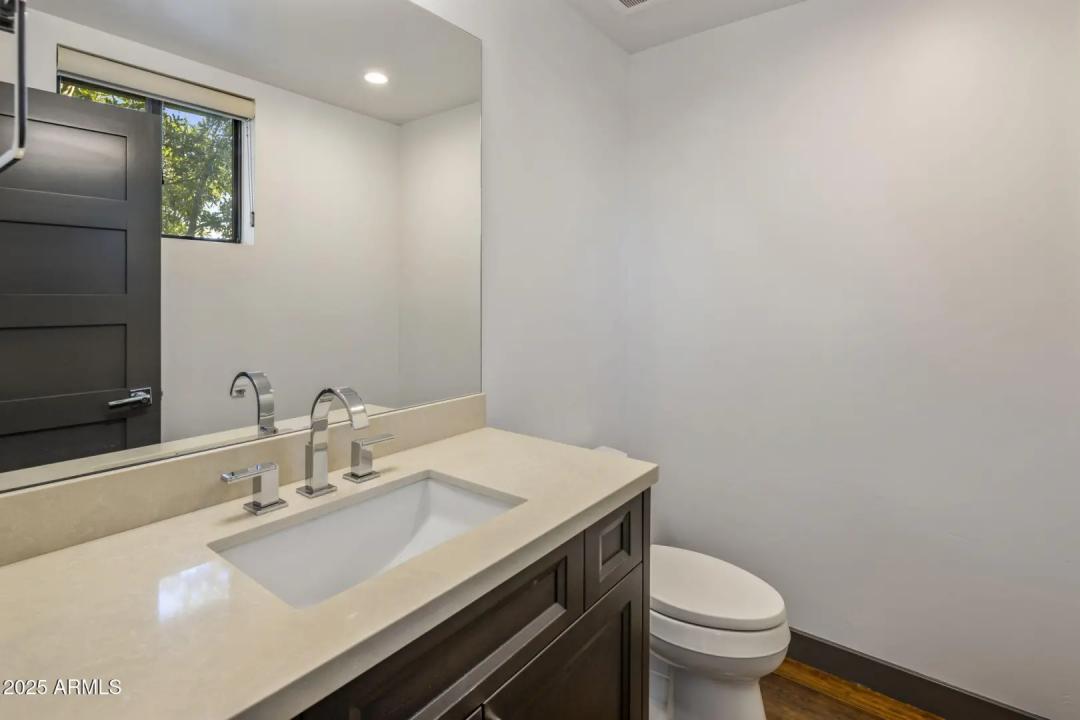 Real Estate Picture 11