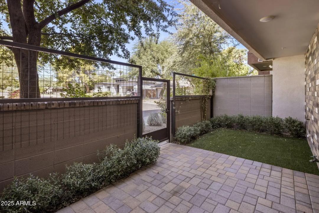 Real Estate Picture 23
